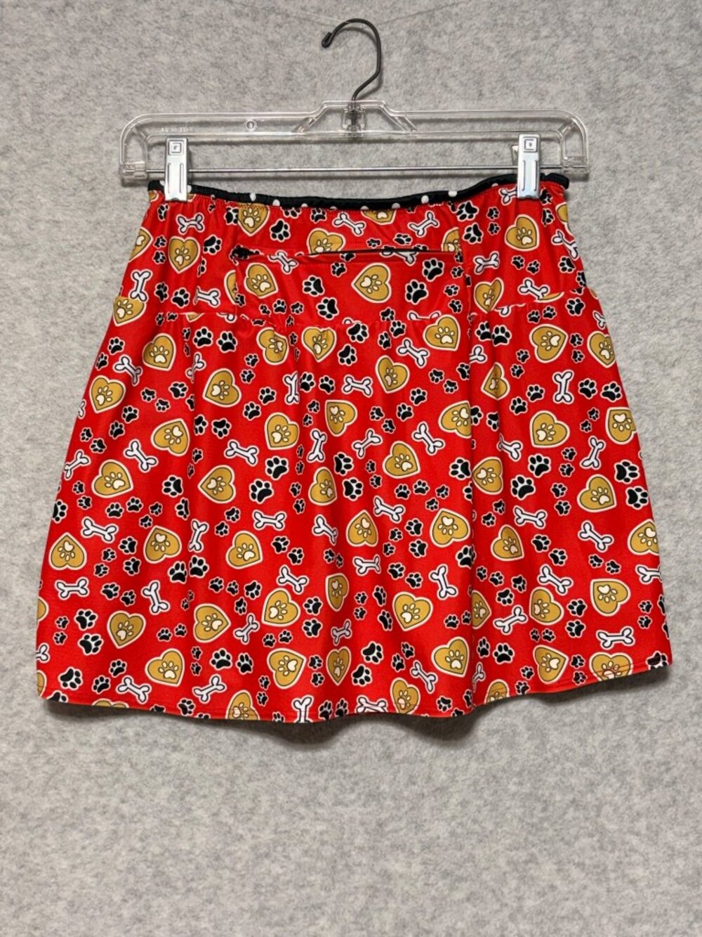 Sparkle Skirts Bolder Running Size Medium Paw Print Red White Dog Bones